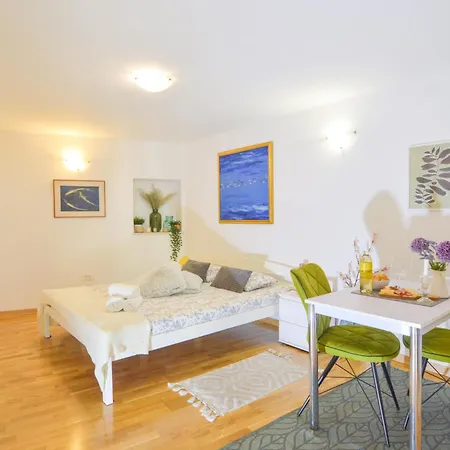 Malvazija 1 And 2 Apartment Rovinj